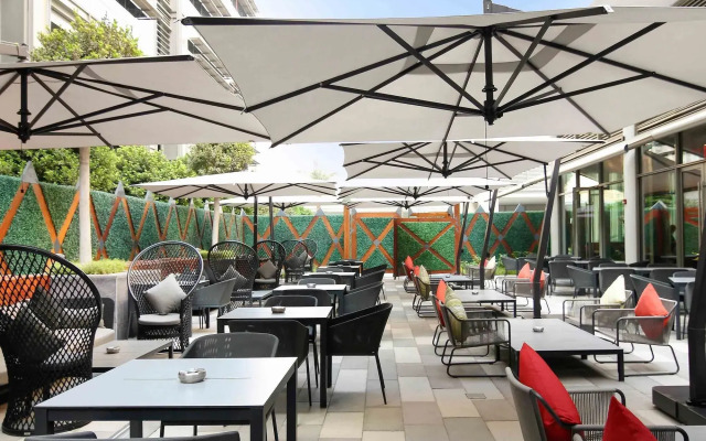 ibis One Central Hotel