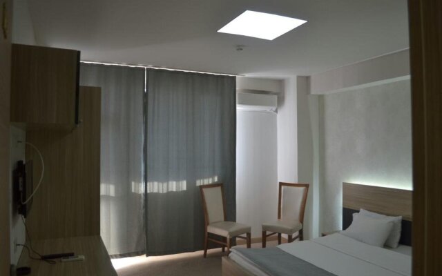 Roz Otel