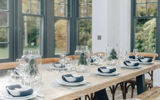 Woodvale Retreat - Sleeps 20