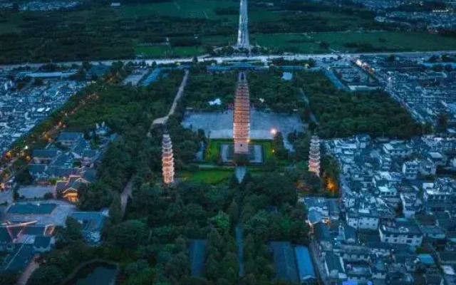 Free House (Dali Yusheng Temple Three Pagodas)