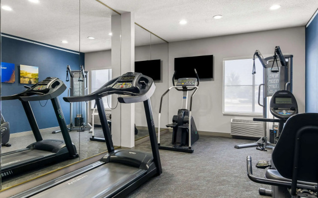 Comfort Inn & Suites near Tinley Park Amphitheater