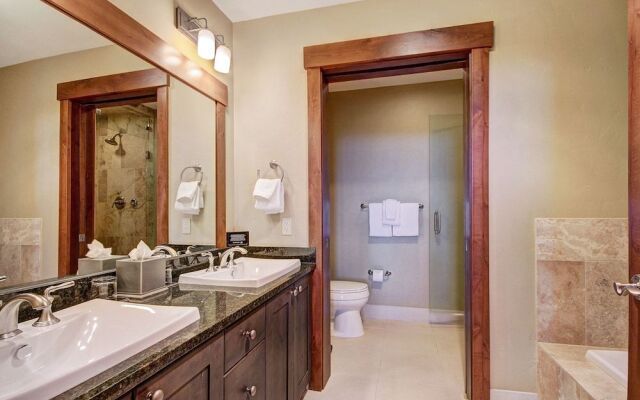 One Ski Hill Place S8414