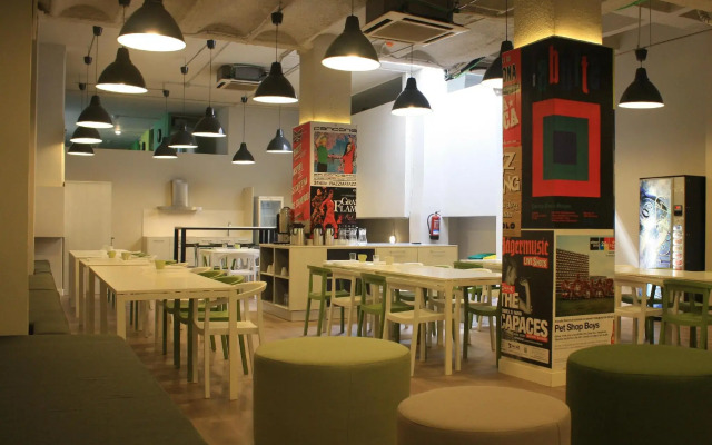 Hola Hostal Eixample - Hostel