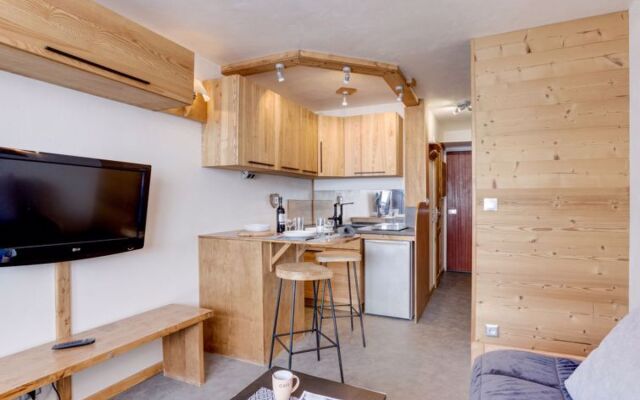 Rond Point des Pistes 28401