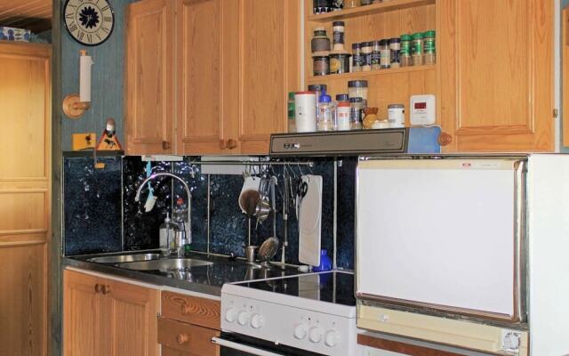 Scenic Lakeside Cottage-by Traum