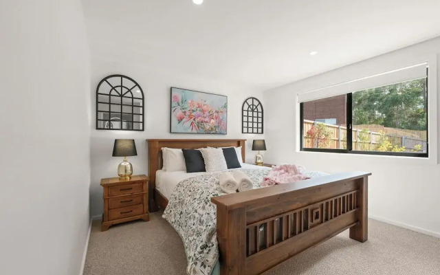 Gorgeous 4 Bedroom House - Blackmans Bay