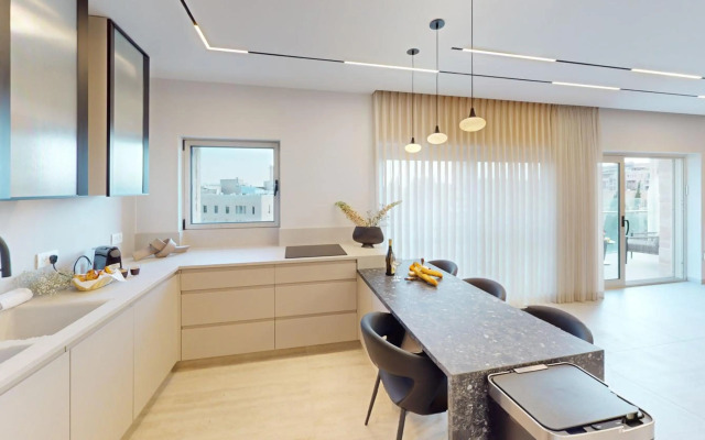 *King David Residences*2 Bd*Pool/Gym/Parking*