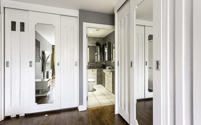 Modern 2-bed Flat, Bethnal Green