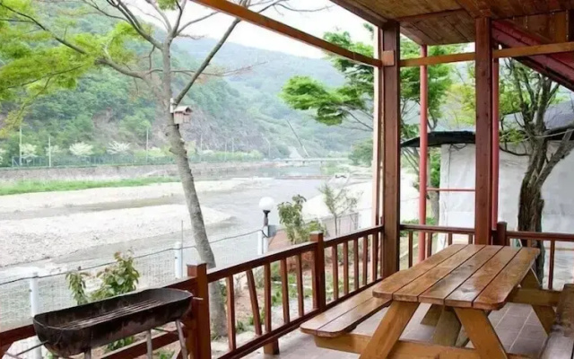 Bandi Hwangto Pension