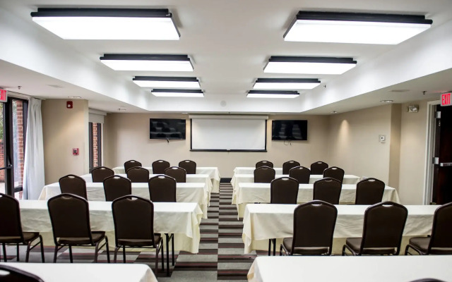 Four Points by Sheraton Greensboro Airport