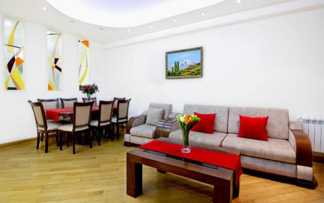 3 Bedroom Apartment near Republic Square