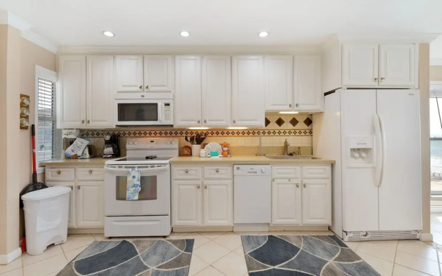 Seascape 1311 2 Bedroom Condo by RedAwning