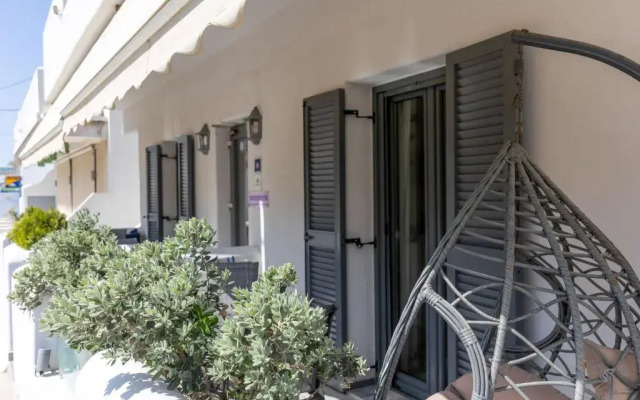 Naxos Petite Studios