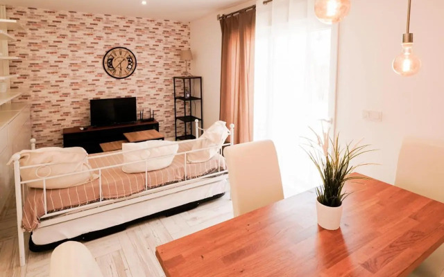 Apartamento con terreno privado - a 800m de Playa Poniente