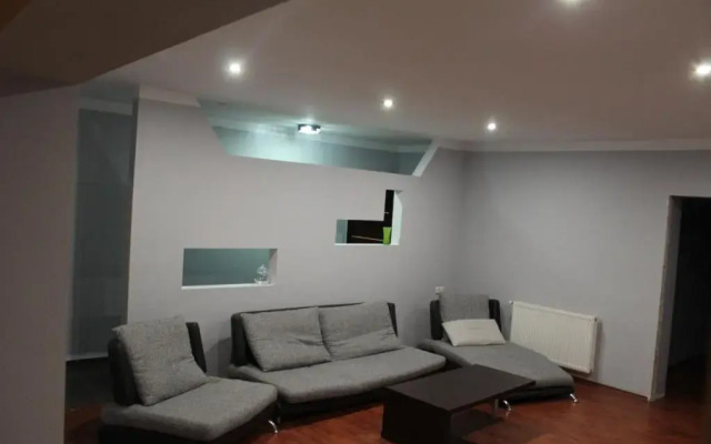 Flat With 3 Bedrooms