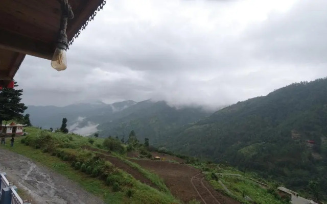 Rooftop Cottages & Restaurant Pangot