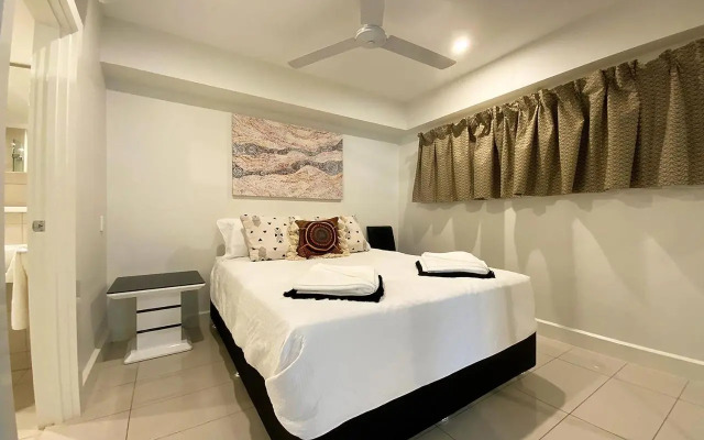 "Padstow" Top Location & Views At Penthousepads