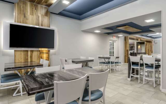 Clarion Pointe Tampa-Brandon Near Fairgrounds and Casino