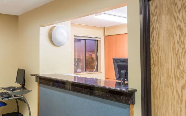 Super 8 by Wyndham Franklin/Middletown Area