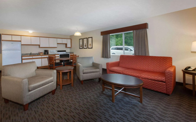 AmericInn by Wyndham Petoskey