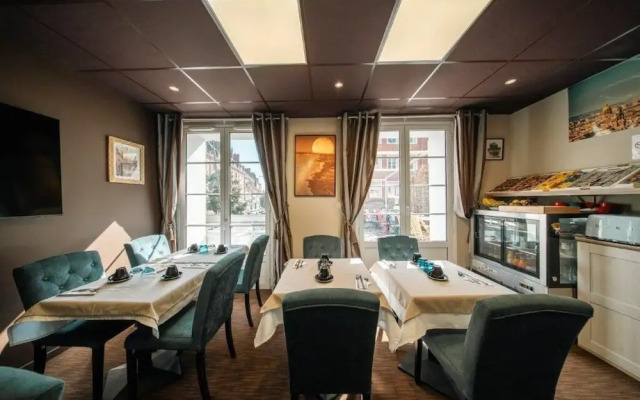 Brit Hotel Privilege Lisieux – La Villa Des Arts