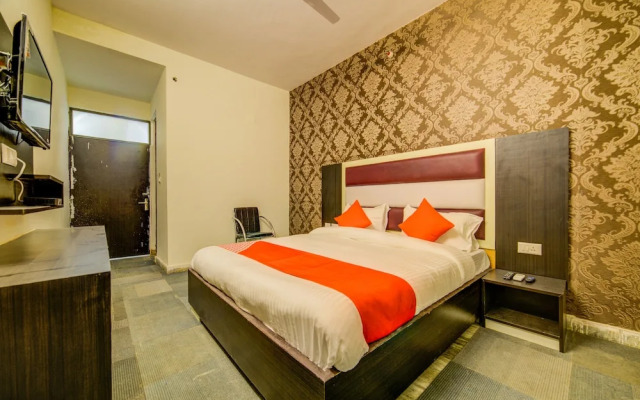 OYO 29324 Diamond Expo