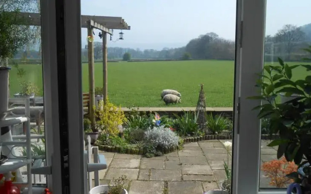 Field View House B&B