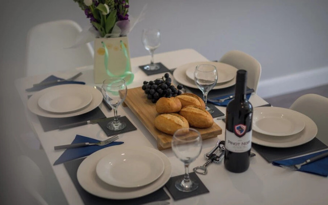 Altham Place-fully Refurbished 2-bath Bungalow