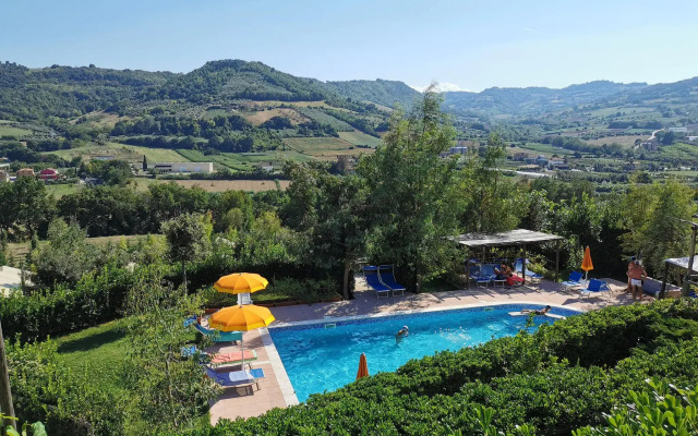 Beautiful tent lodge in Massignano with private terrace