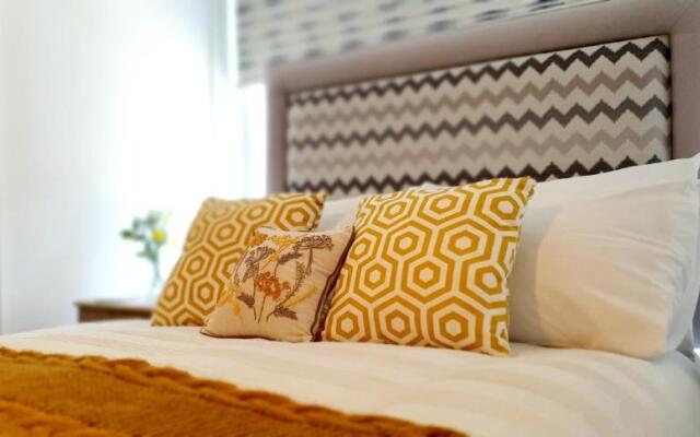 Stunning apartment with 2 bedrooms, 2 en-suites, private parking