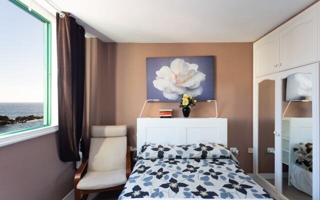 HomeLike Stunning Sea Front House with Wifi