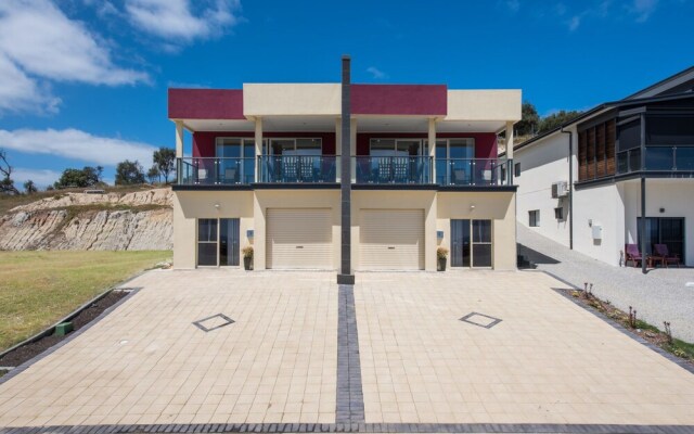 The Oasis - 6 Turnberry Drive, Links Lady Bay