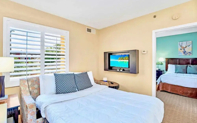 Condo Near Universal Studios With Pool , Hot Tub