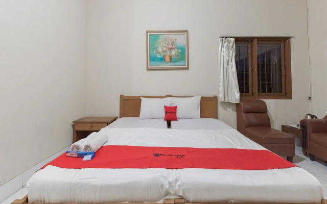 RedDoorz Plus @ Hotel Griya Astoeti
