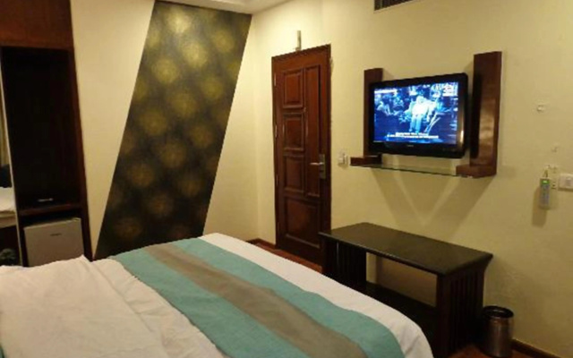 Hotel Aura - Near to New Delhi Railway Station – Guest Rooms – Delhi