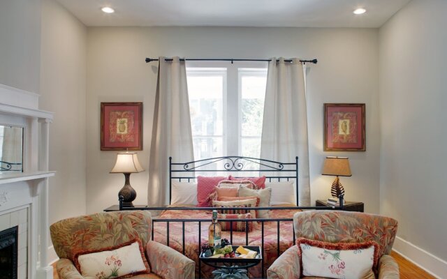 Newly Renovated Historic District Apt
