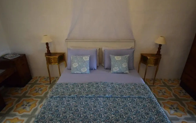 Stylish Maltese Retreat- Stunning Water Views & AC