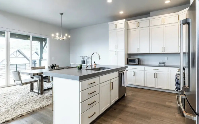 Modern Mountain Retreat Sleeps 10 Park City