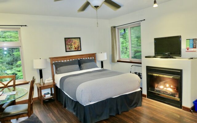 Cobble Wood & Bird Sanctuary Guest Houses