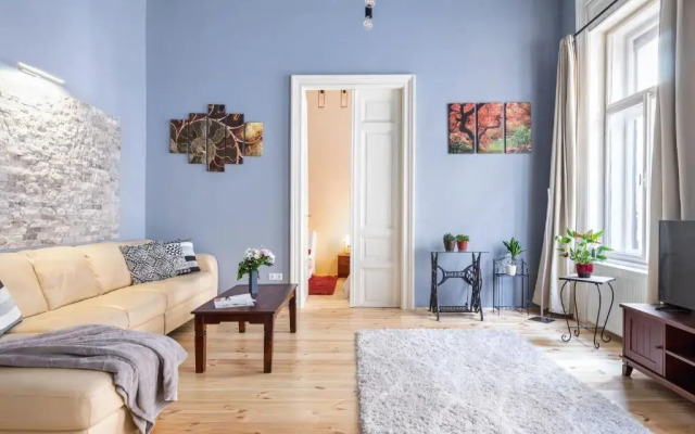 Trendy Grand Boulevard Designer Home BRAND NEW