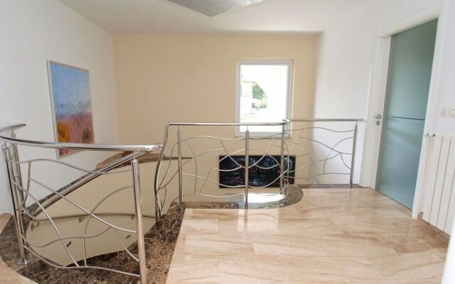Apartment 440
