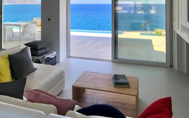 Kuro Beach House