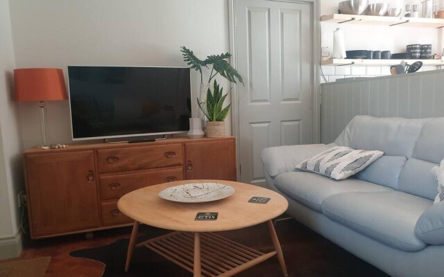 Stunning Coach House Apartment In Walmer Deal