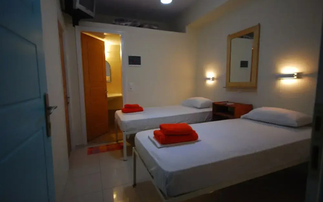 Santorini Camping/Rooms