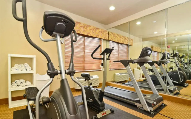 Spark by Hilton Oak Forest