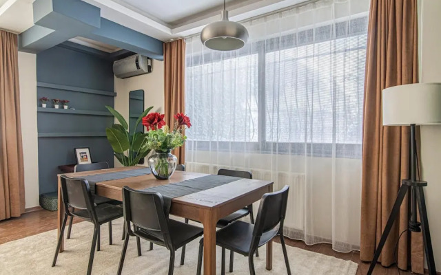 Charming Flat With Backyard Close to Zorlu Center