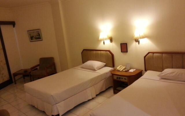 Lombok Raya Hotel