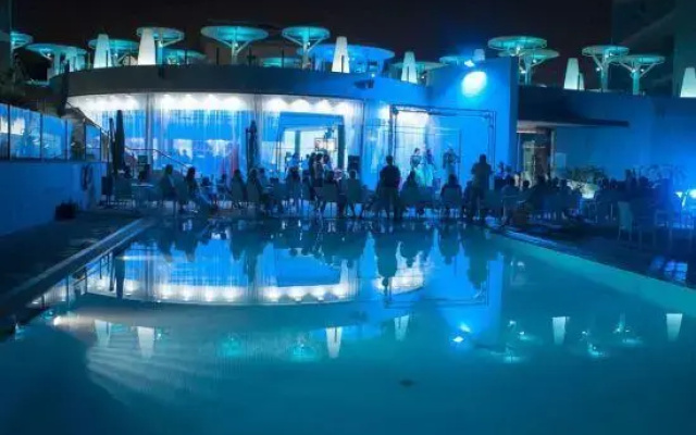 Apolo Suites Rentalmar