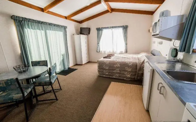 Richmond Motel & Top 10 Holiday Park