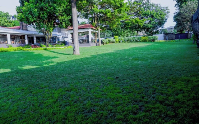 4 Tee's Hotel Rongai
